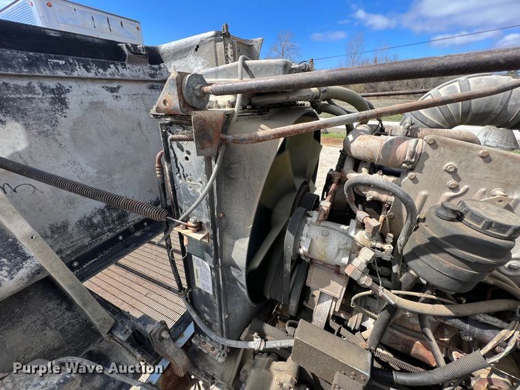 image for item KR9481 1988 Peterbilt 567  feed delivery truck