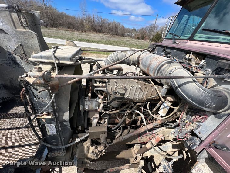 image for item KR9481 1988 Peterbilt 567  feed delivery truck