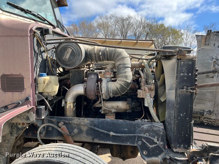 image for item KR9481 1988 Peterbilt 567  feed delivery truck