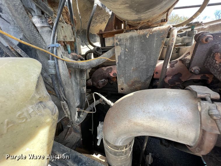 image for item KR9481 1988 Peterbilt 567  feed delivery truck