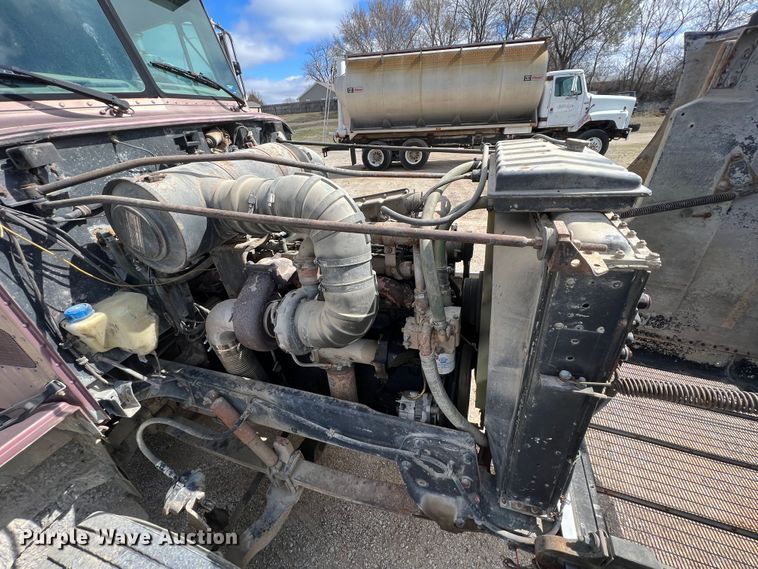 image for item KR9481 1988 Peterbilt 567  feed delivery truck