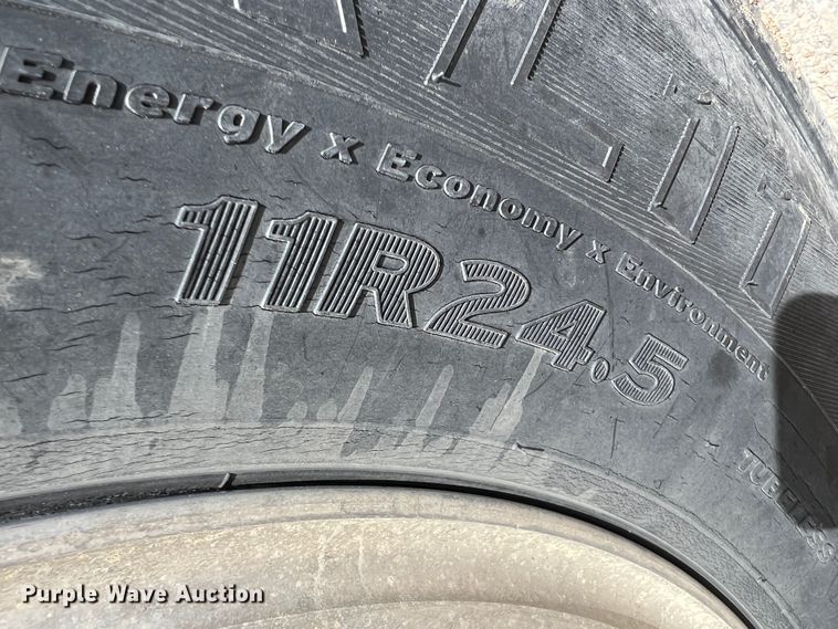 image for item KR9481 1988 Peterbilt 567  feed delivery truck