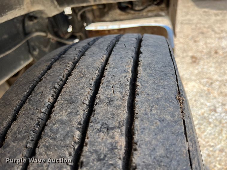 image for item KR9481 1988 Peterbilt 567  feed delivery truck