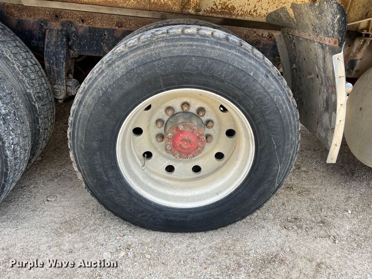 image for item KR9481 1988 Peterbilt 567  feed delivery truck