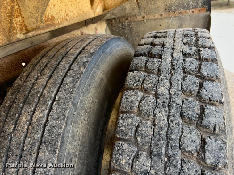 image for item KR9481 1988 Peterbilt 567  feed delivery truck