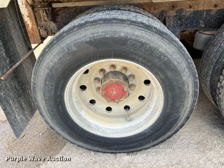 image for item KR9481 1988 Peterbilt 567  feed delivery truck