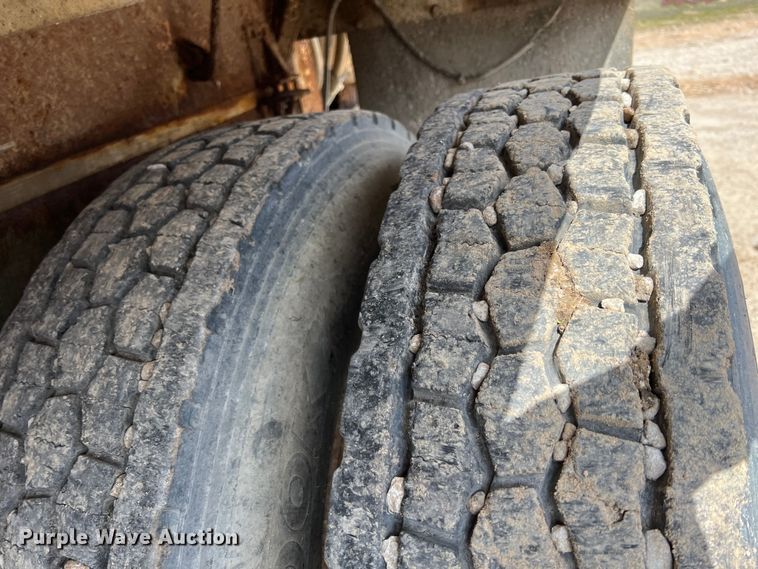 image for item KR9481 1988 Peterbilt 567  feed delivery truck