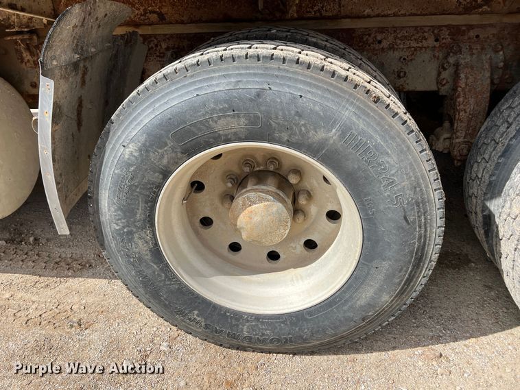 image for item KR9481 1988 Peterbilt 567  feed delivery truck