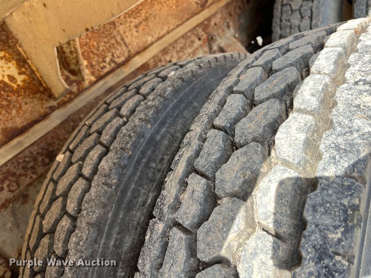 image for item KR9481 1988 Peterbilt 567  feed delivery truck