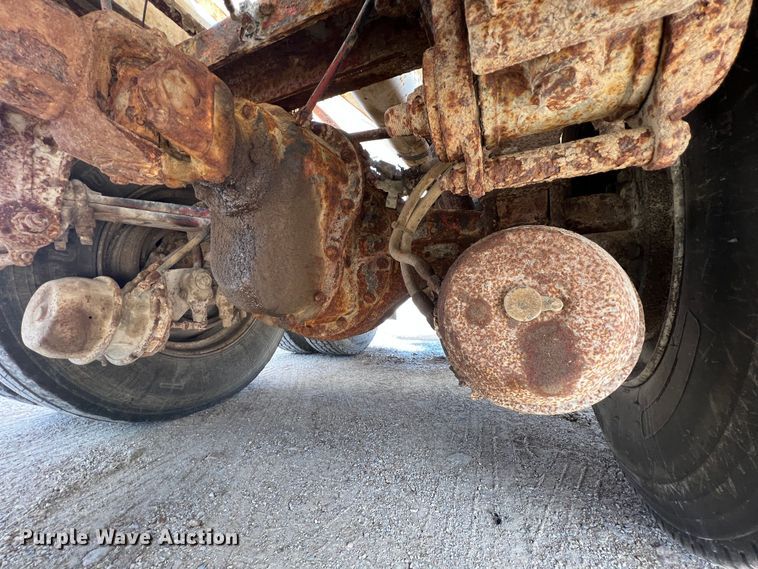 image for item KR9481 1988 Peterbilt 567  feed delivery truck