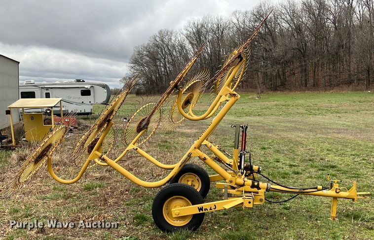 image for item KR9487 Vermeer WR20  hay rake