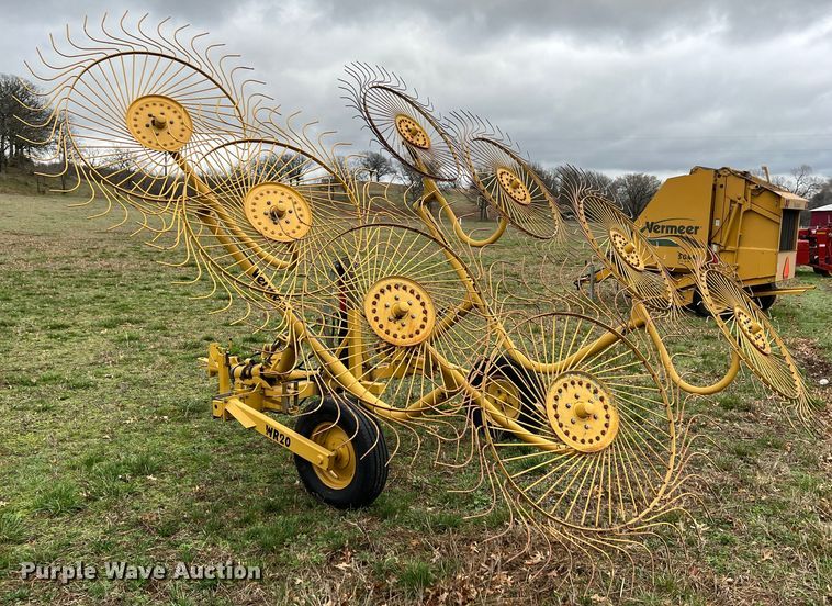 image for item KR9487 Vermeer WR20  hay rake