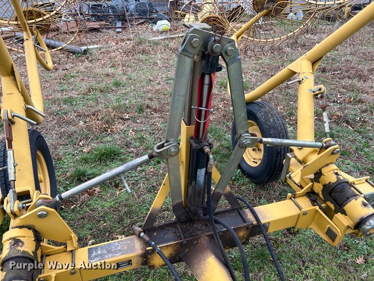 image for item KR9487 Vermeer WR20  hay rake