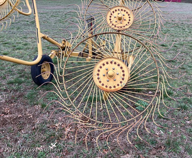 image for item KR9487 Vermeer WR20  hay rake