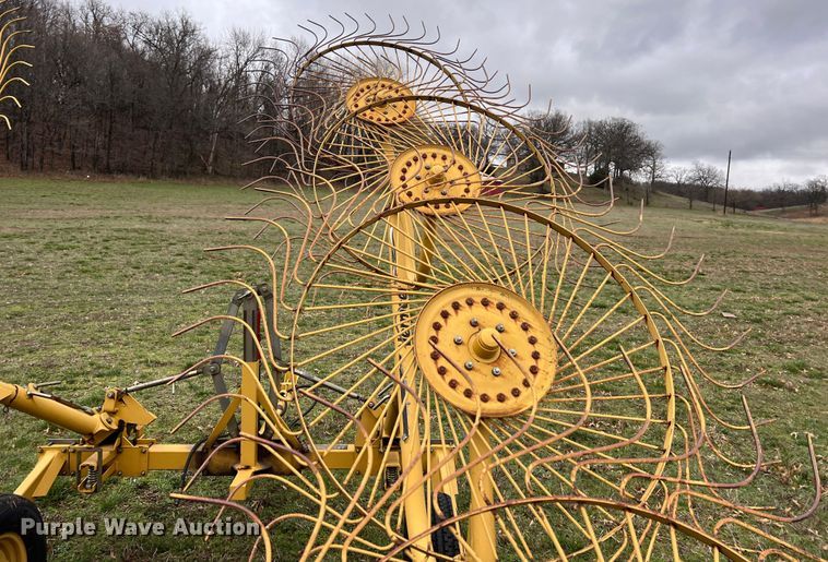 image for item KR9487 Vermeer WR20  hay rake
