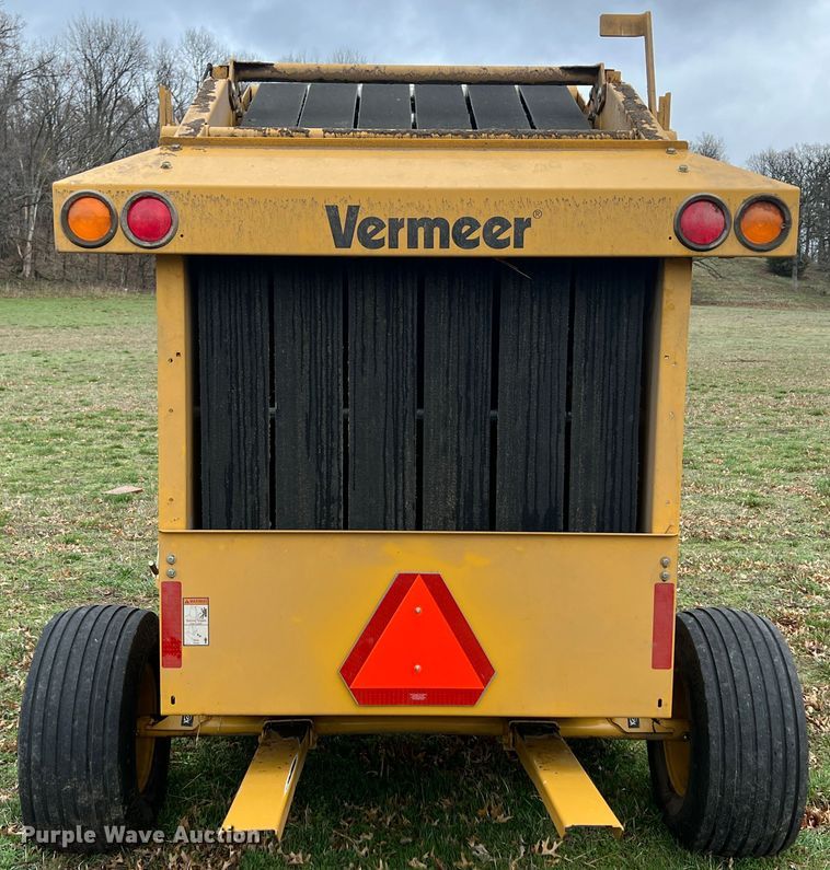 image for item KR9488 2010 Vermeer 504M Classic  round baler