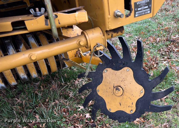 image for item KR9488 2010 Vermeer 504M Classic  round baler