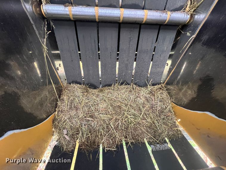 image for item KR9488 2010 Vermeer 504M Classic  round baler