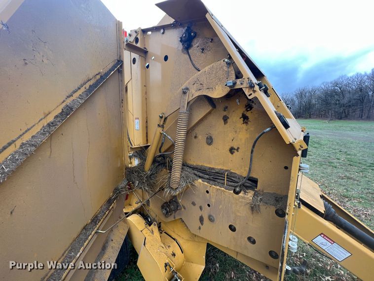 image for item KR9488 2010 Vermeer 504M Classic  round baler