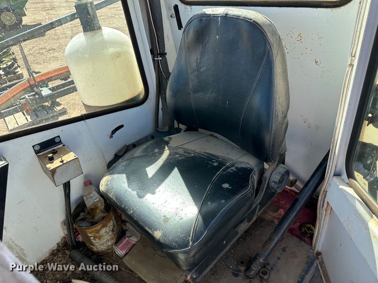 image for item KX9174 Melroe Spra-Coupe  sprayer