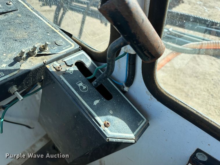 image for item KX9174 Melroe Spra-Coupe  sprayer