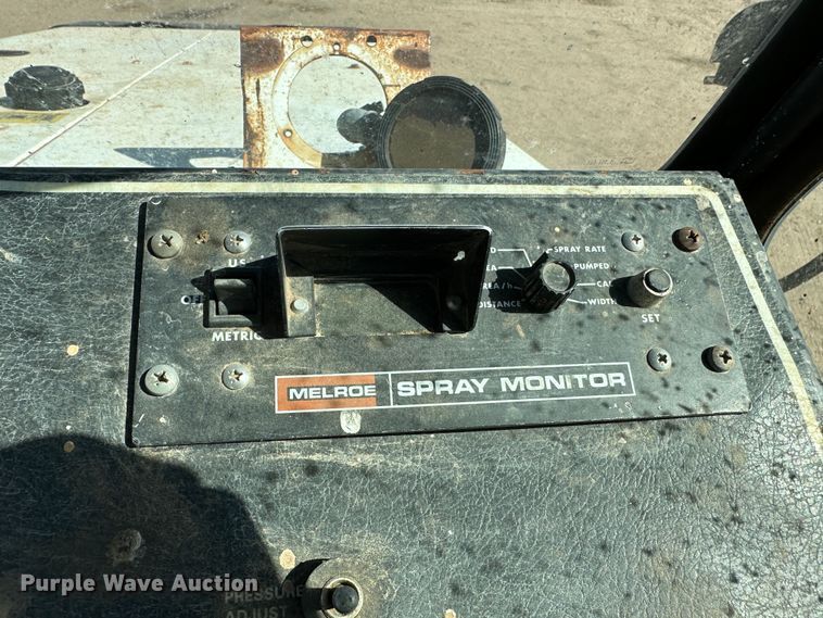 image for item KX9174 Melroe Spra-Coupe  sprayer