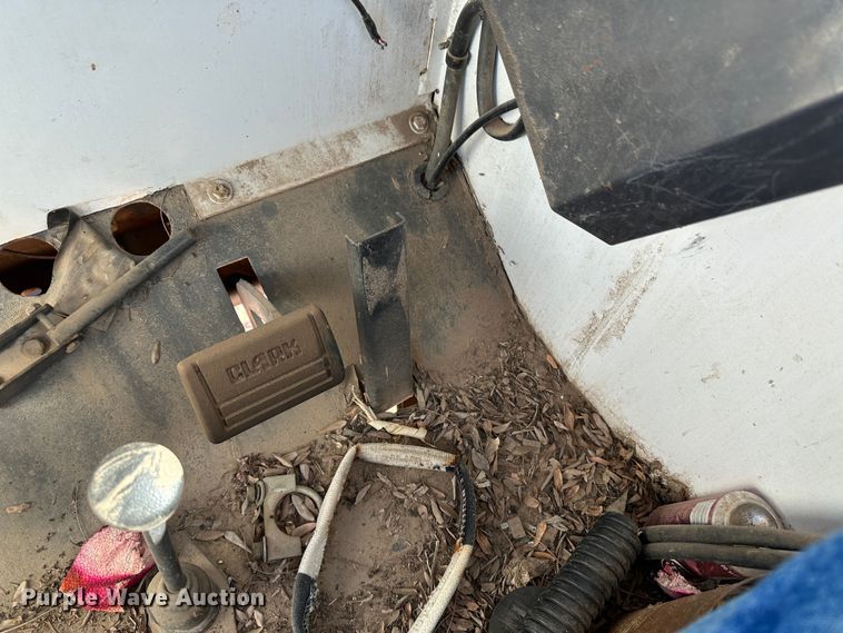 image for item KX9174 Melroe Spra-Coupe  sprayer