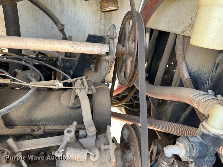 image for item KX9174 Melroe Spra-Coupe  sprayer