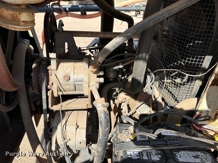 image for item KX9174 Melroe Spra-Coupe  sprayer