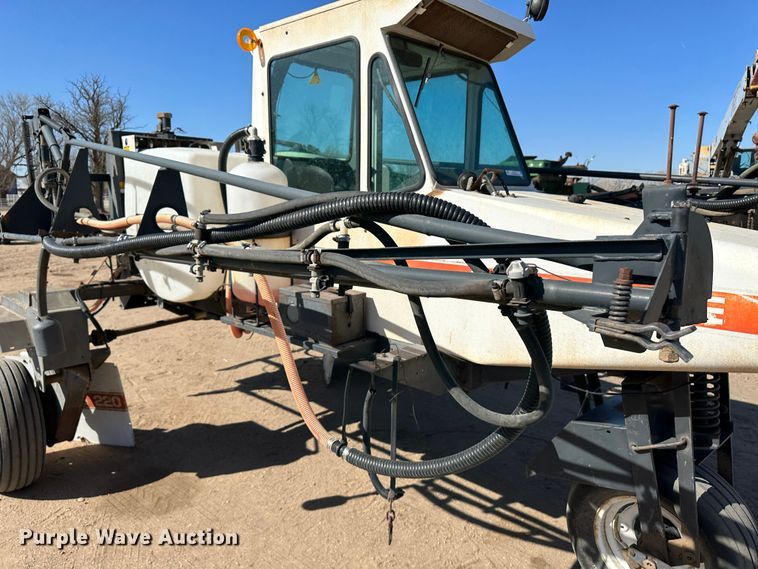 image for item KX9174 Melroe Spra-Coupe  sprayer