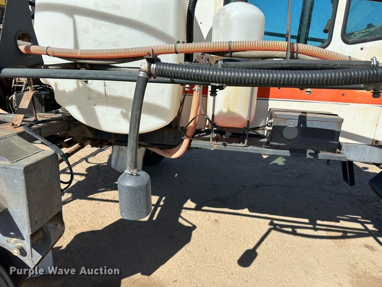 image for item KX9174 Melroe Spra-Coupe  sprayer