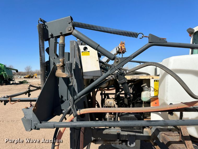 image for item KX9174 Melroe Spra-Coupe  sprayer