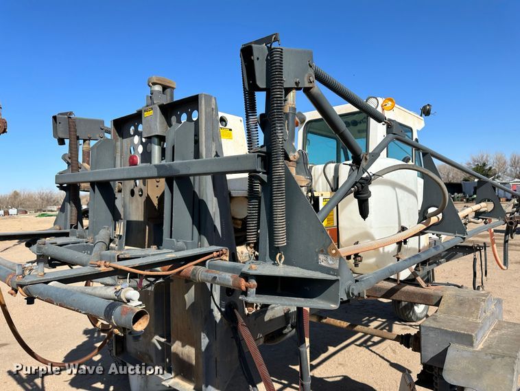 image for item KX9174 Melroe Spra-Coupe  sprayer