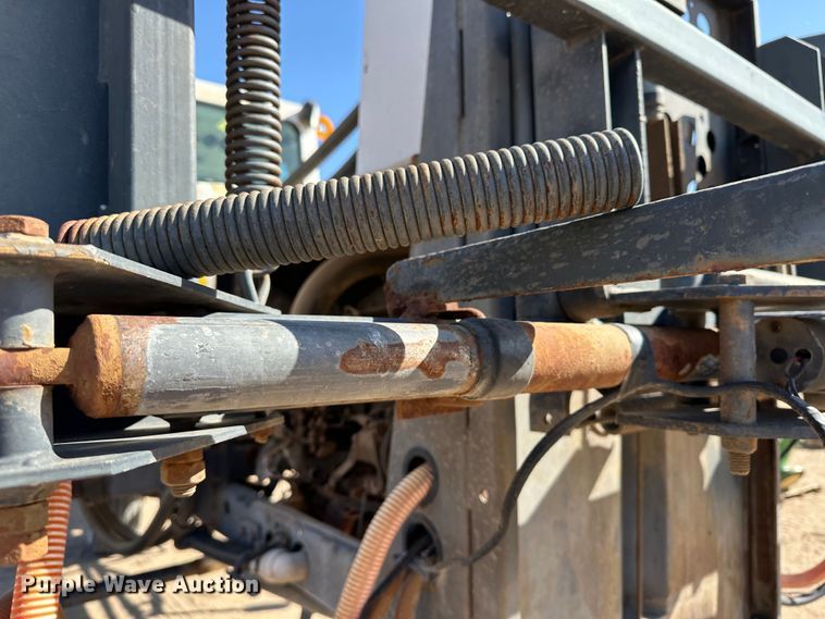 image for item KX9174 Melroe Spra-Coupe  sprayer