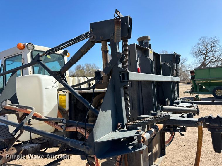 image for item KX9174 Melroe Spra-Coupe  sprayer