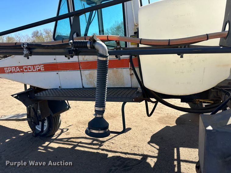 image for item KX9174 Melroe Spra-Coupe  sprayer