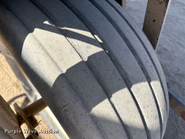 image for item KX9174 Melroe Spra-Coupe  sprayer