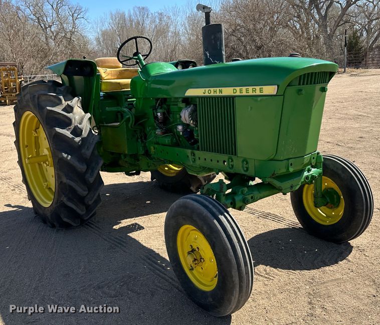 image for item KX9175 1972 John Deere 2520  tractor