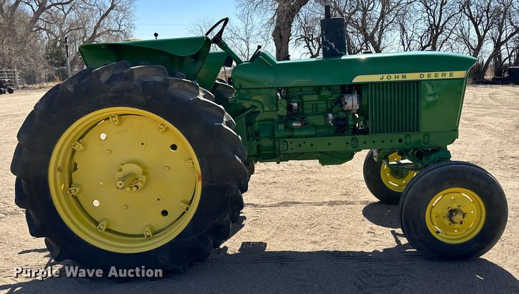image for item KX9175 1972 John Deere 2520  tractor