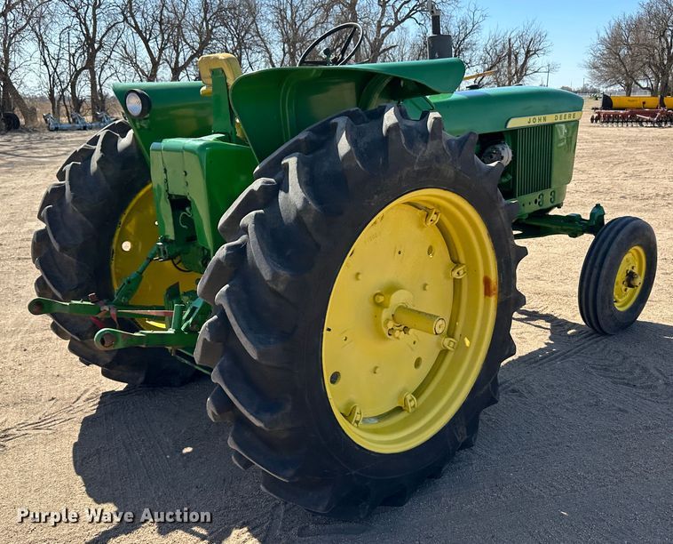 image for item KX9175 1972 John Deere 2520  tractor