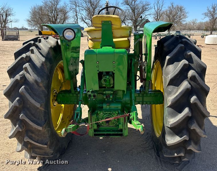 image for item KX9175 1972 John Deere 2520  tractor