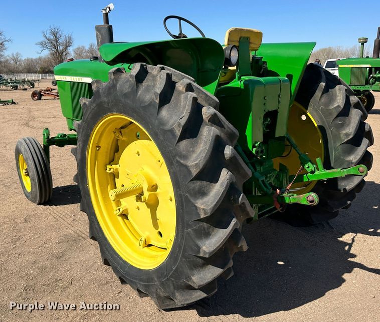 image for item KX9175 1972 John Deere 2520  tractor