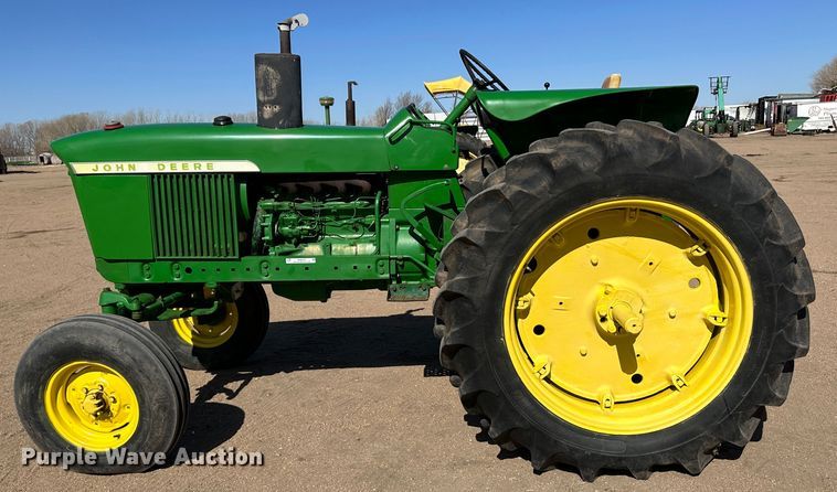 image for item KX9175 1972 John Deere 2520  tractor