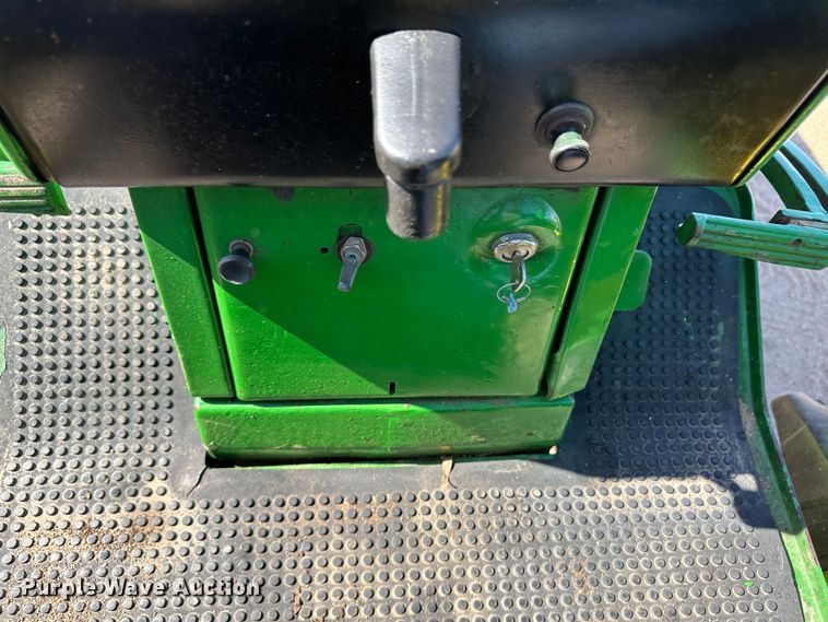 image for item KX9175 1972 John Deere 2520  tractor