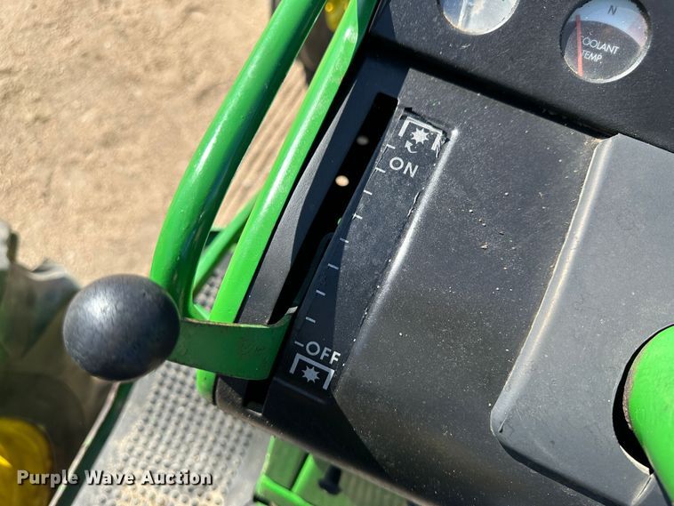 image for item KX9175 1972 John Deere 2520  tractor