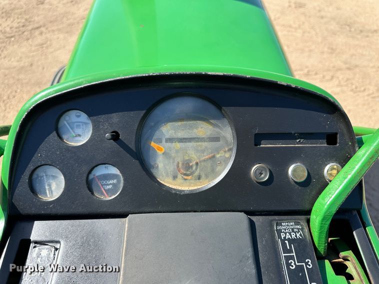 image for item KX9175 1972 John Deere 2520  tractor