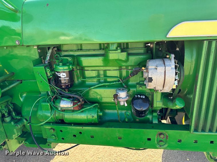 image for item KX9175 1972 John Deere 2520  tractor