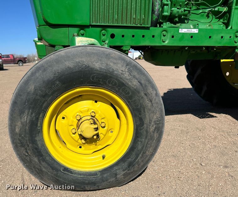 image for item KX9175 1972 John Deere 2520  tractor