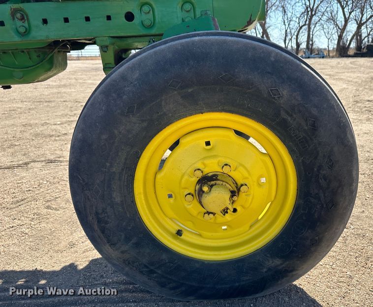 image for item KX9175 1972 John Deere 2520  tractor