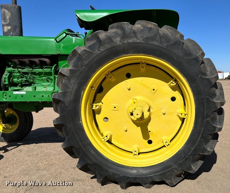 image for item KX9175 1972 John Deere 2520  tractor